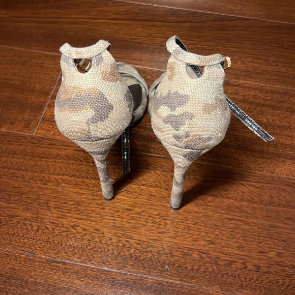 Stuart Weitzman camo nudist sandal - Picture 2 of 3